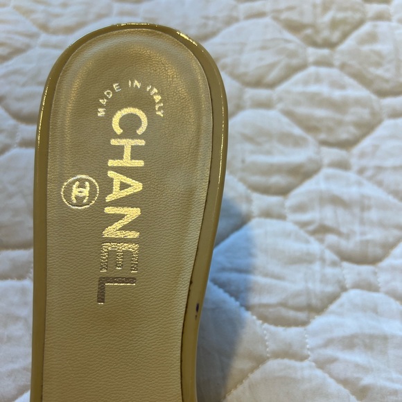 SOLD Authentic vintage Chanel mule sandals in nude - Picture 7 of 11